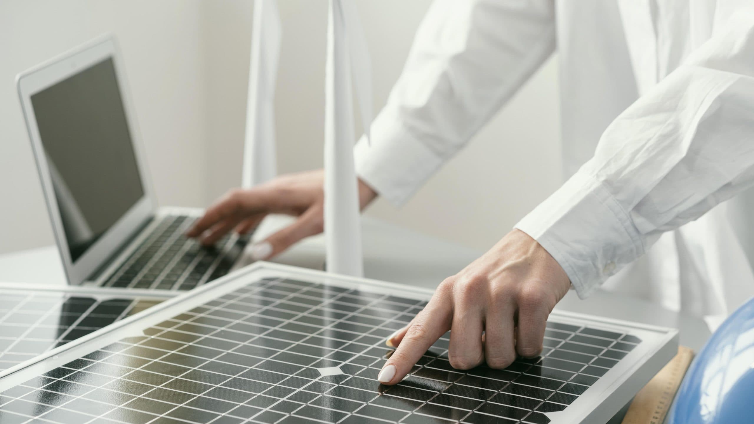Solar sales platform: features that close deals faster